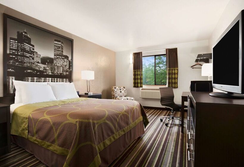 Отель Super 8 By Wyndham Portland Airport
