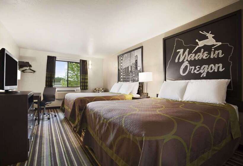 Отель Super 8 By Wyndham Portland Airport