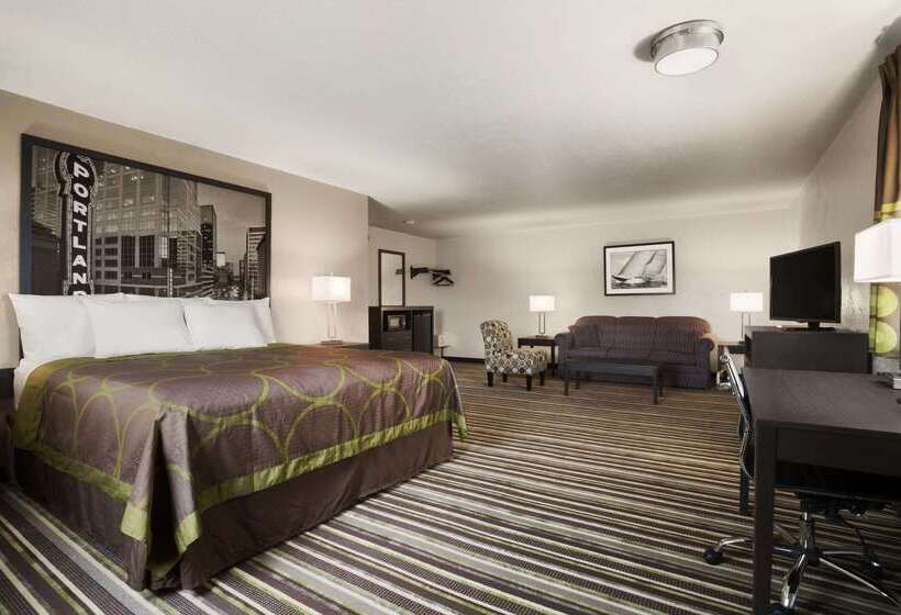 Отель Super 8 By Wyndham Portland Airport
