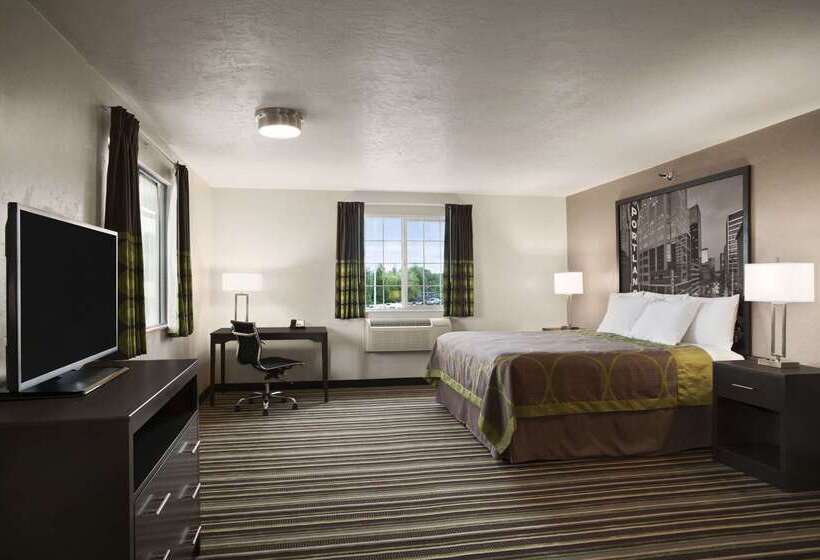 Отель Super 8 By Wyndham Portland Airport