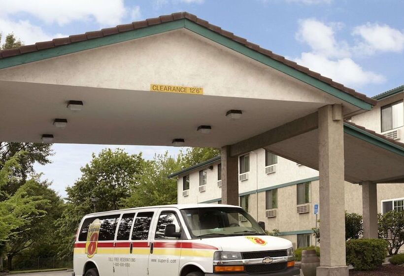 Отель Super 8 By Wyndham Portland Airport