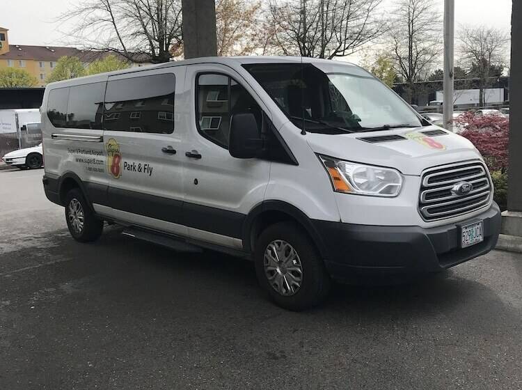 Отель Super 8 By Wyndham Portland Airport