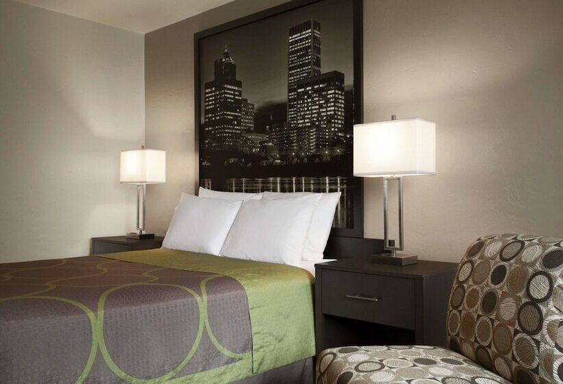 Отель Super 8 By Wyndham Portland Airport