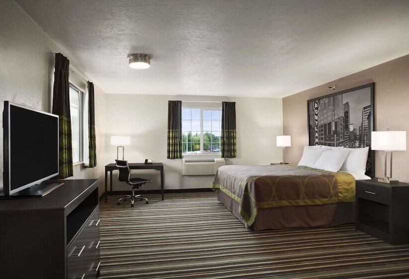 Отель Super 8 By Wyndham Portland Airport