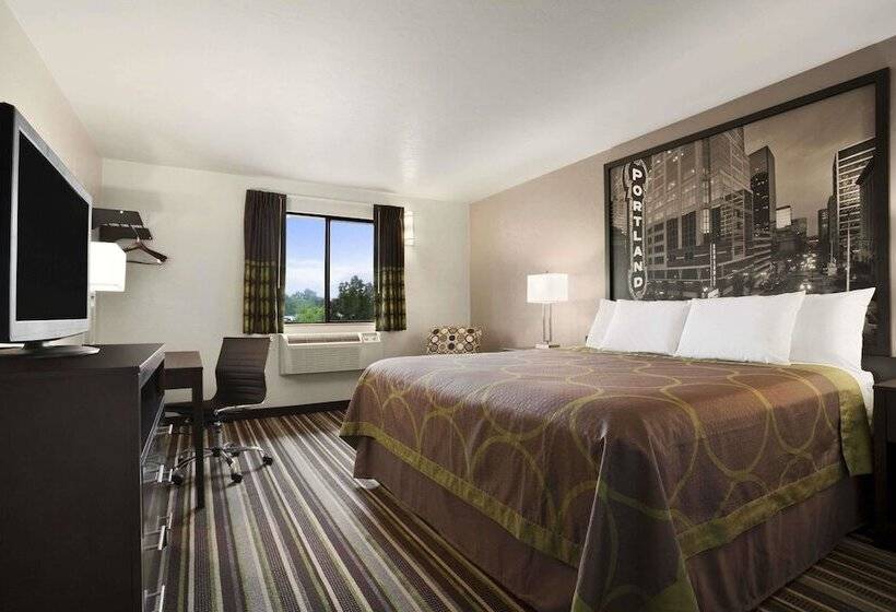 Отель Super 8 By Wyndham Portland Airport