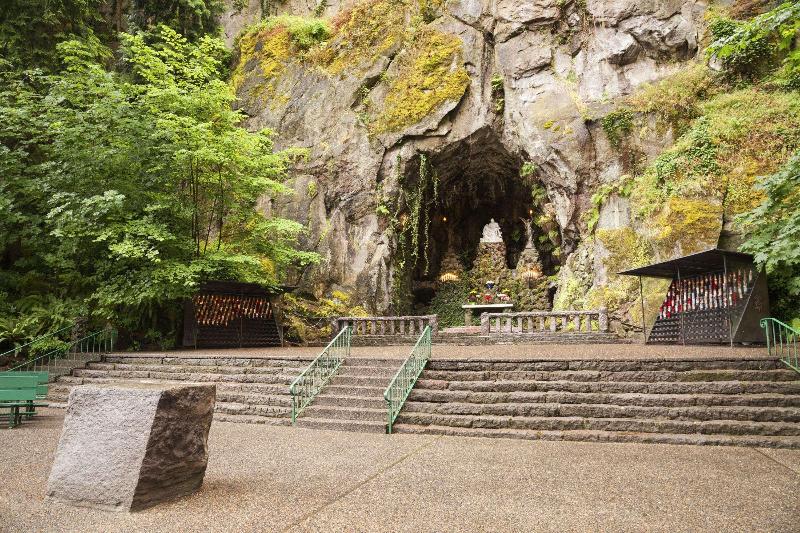 Отель Super 8 By Wyndham Portland Airport