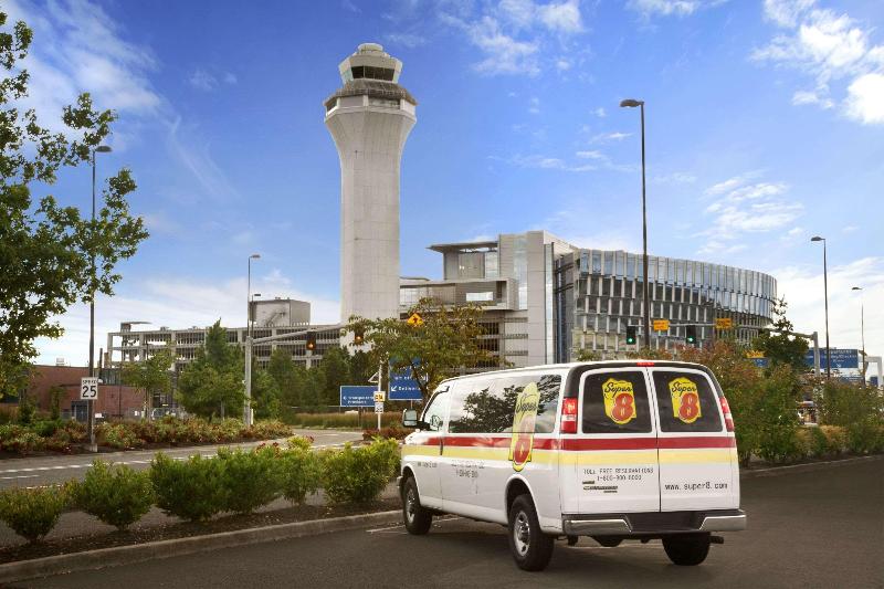 Отель Super 8 By Wyndham Portland Airport