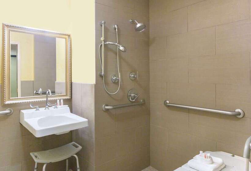 فندق Super 8 By Wyndham Richmond