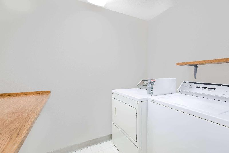 فندق Super 8 By Wyndham Watertown