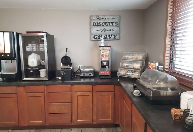 فندق Super 8 By Wyndham Watertown