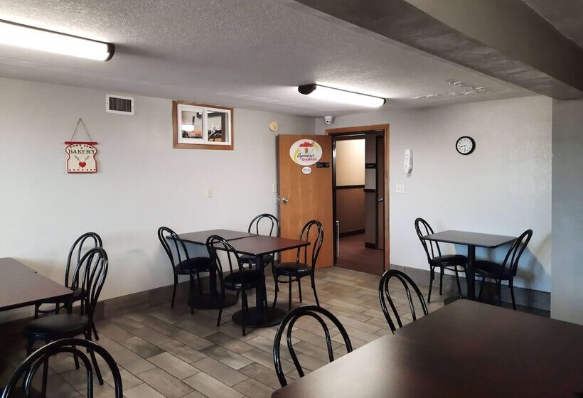 فندق Super 8 By Wyndham Watertown