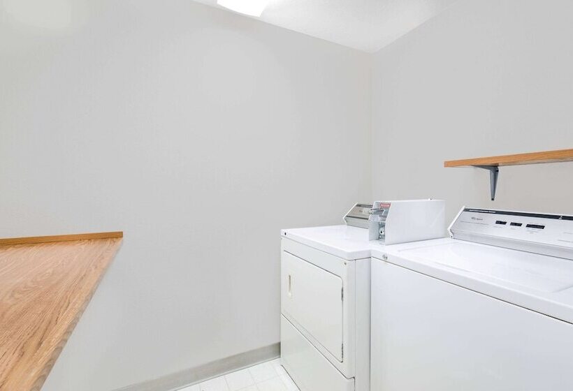 فندق Super 8 By Wyndham Watertown