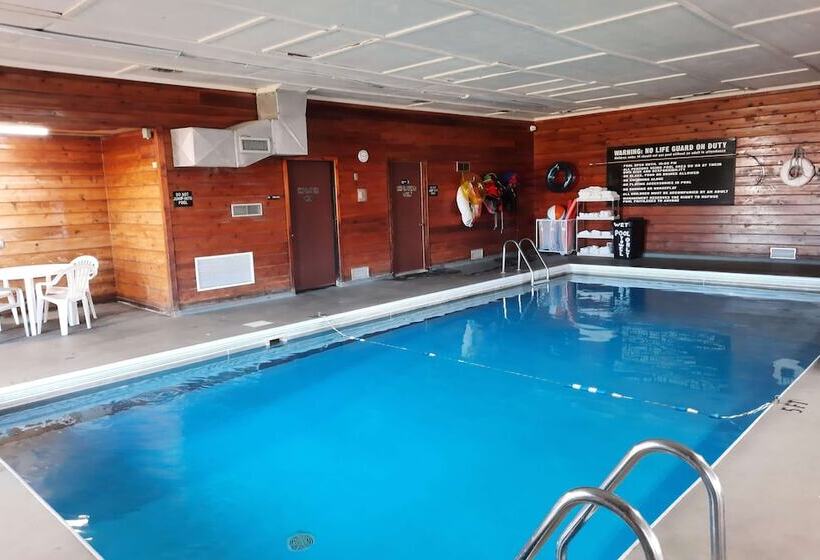 فندق Super 8 By Wyndham Watertown