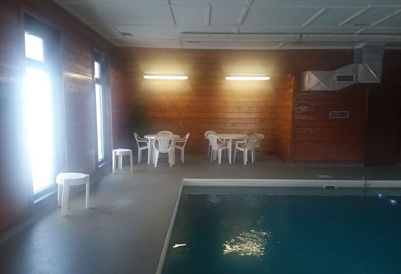 فندق Super 8 By Wyndham Watertown