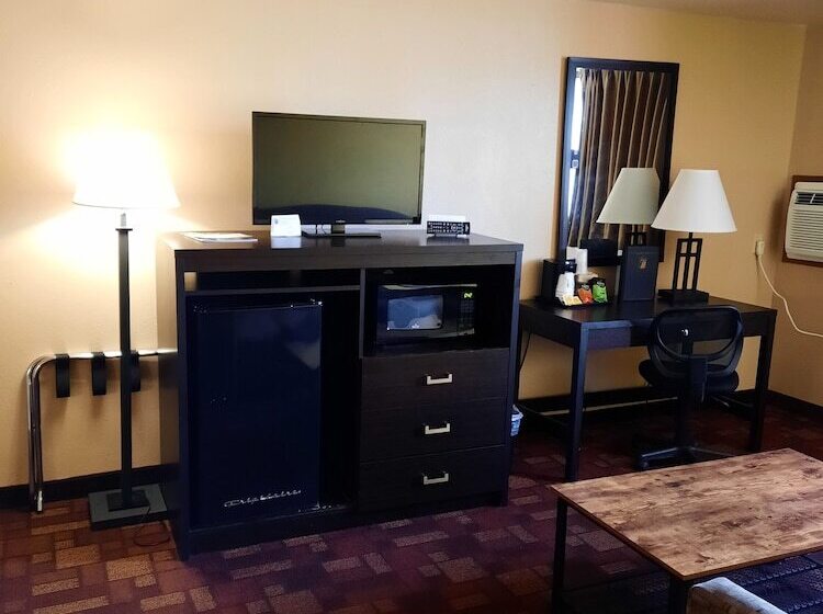 فندق Super 8 By Wyndham Watertown