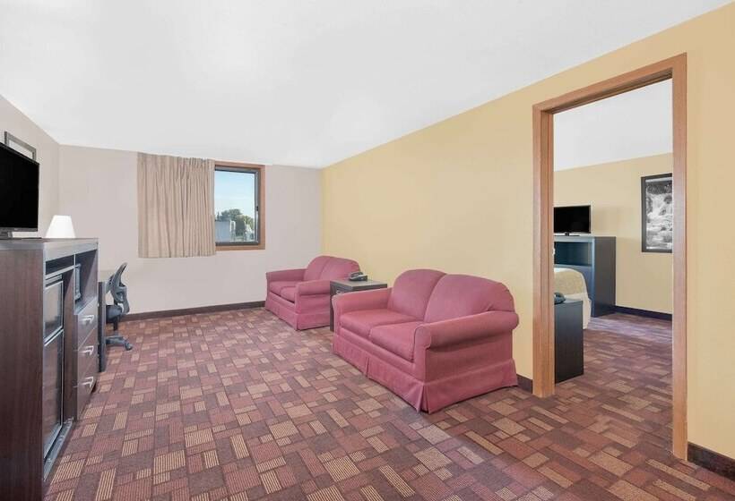 فندق Super 8 By Wyndham Watertown