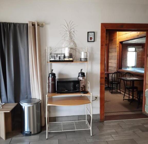 فندق Super 8 By Wyndham Watertown