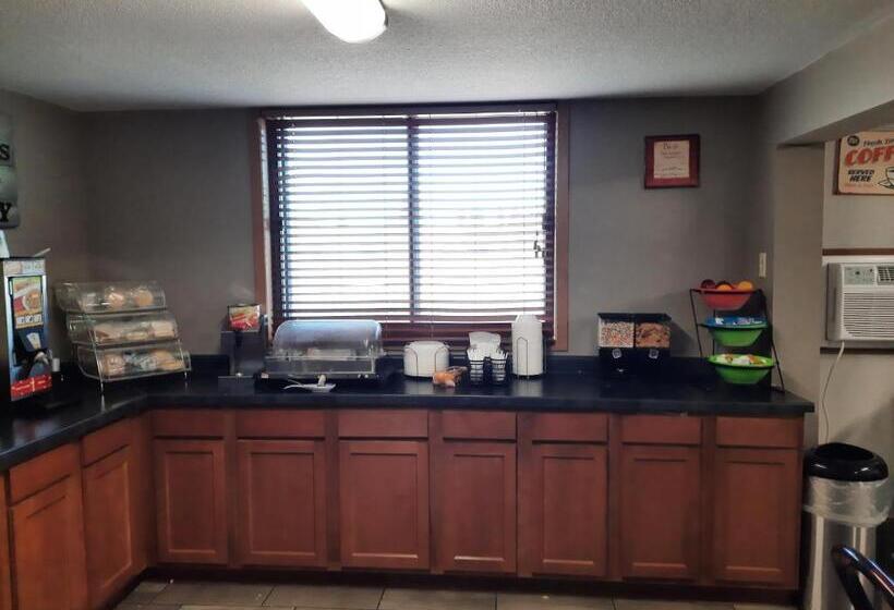 فندق Super 8 By Wyndham Watertown