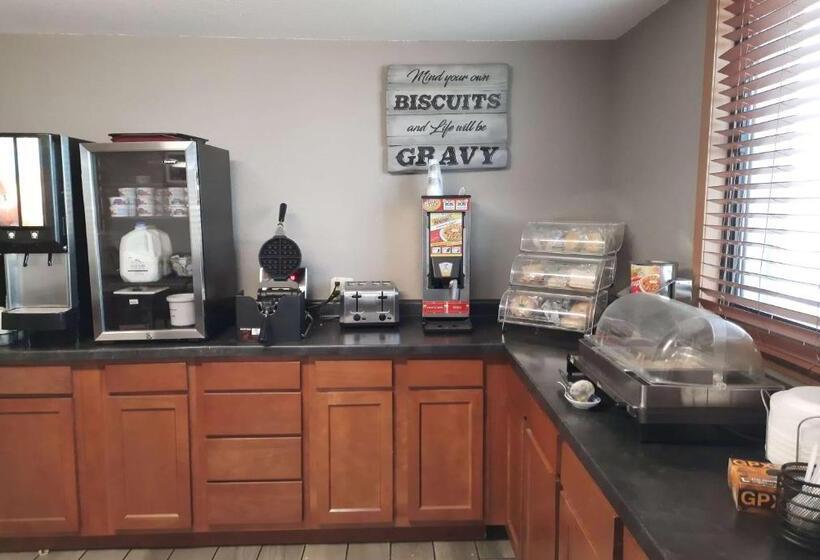 فندق Super 8 By Wyndham Watertown