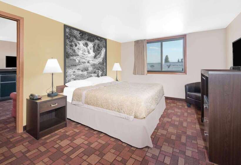 فندق Super 8 By Wyndham Watertown