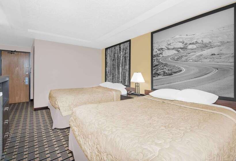 فندق Super 8 By Wyndham Watertown