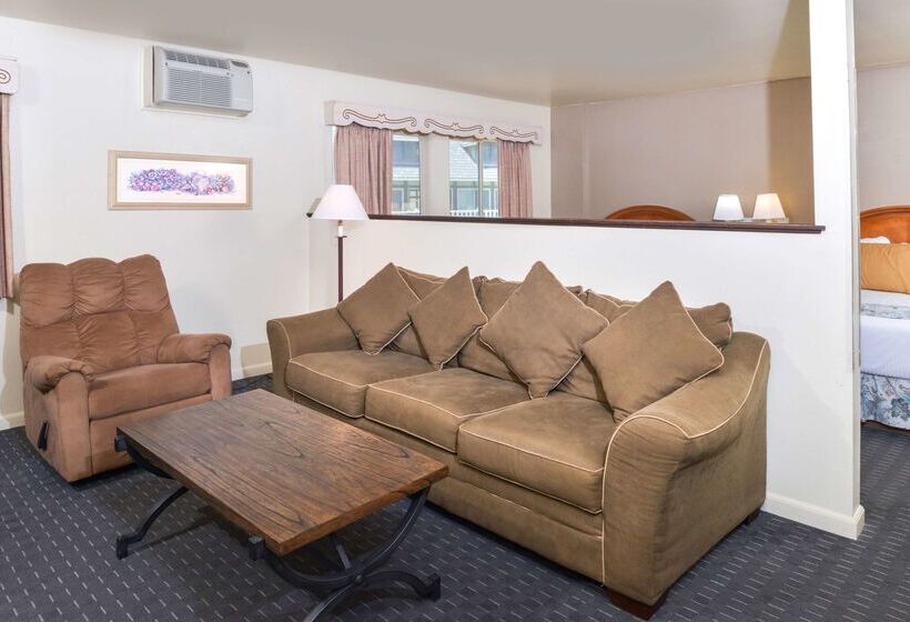 בית מלון כפרי Svendsgaard S Lodge  Americas Best Value Inn & Suites