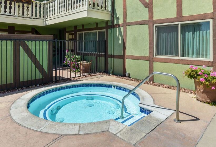 ホテル Svendsgaard S Lodge  Americas Best Value Inn & Suites