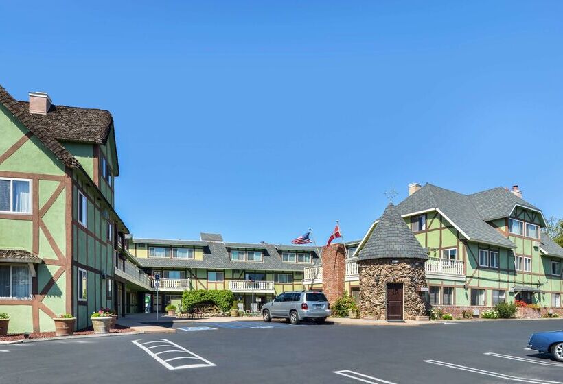 ホテル Svendsgaard S Lodge  Americas Best Value Inn & Suites