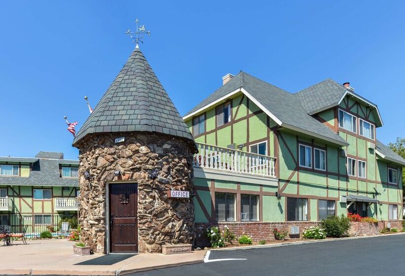 ホテル Svendsgaard S Lodge  Americas Best Value Inn & Suites