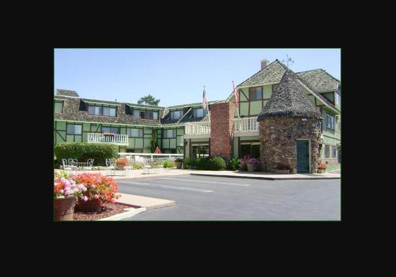 ホテル Svendsgaard S Lodge  Americas Best Value Inn & Suites