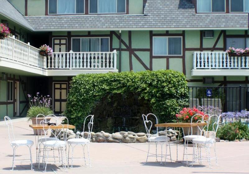 ホテル Svendsgaard S Lodge  Americas Best Value Inn & Suites