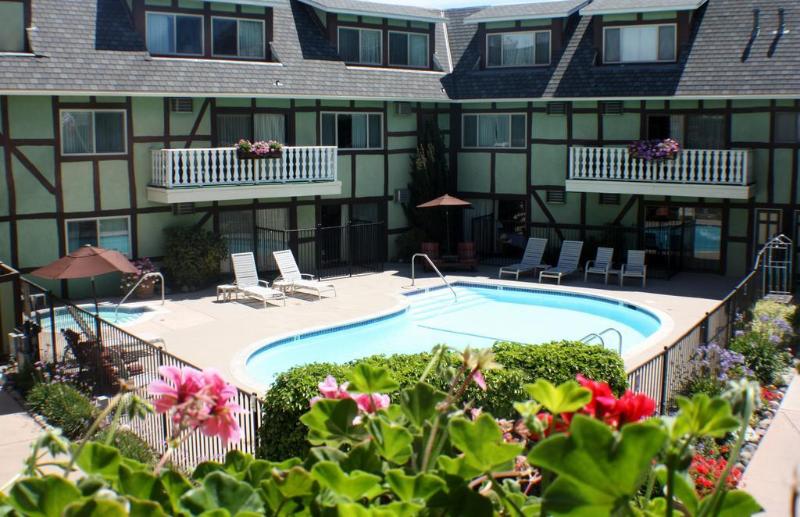 ホテル Svendsgaard S Lodge  Americas Best Value Inn & Suites