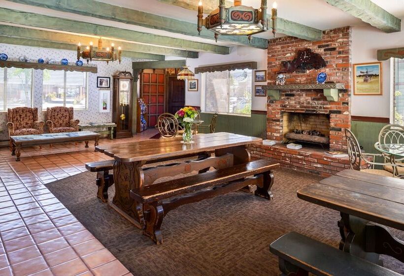 ホテル Svendsgaard S Lodge  Americas Best Value Inn & Suites