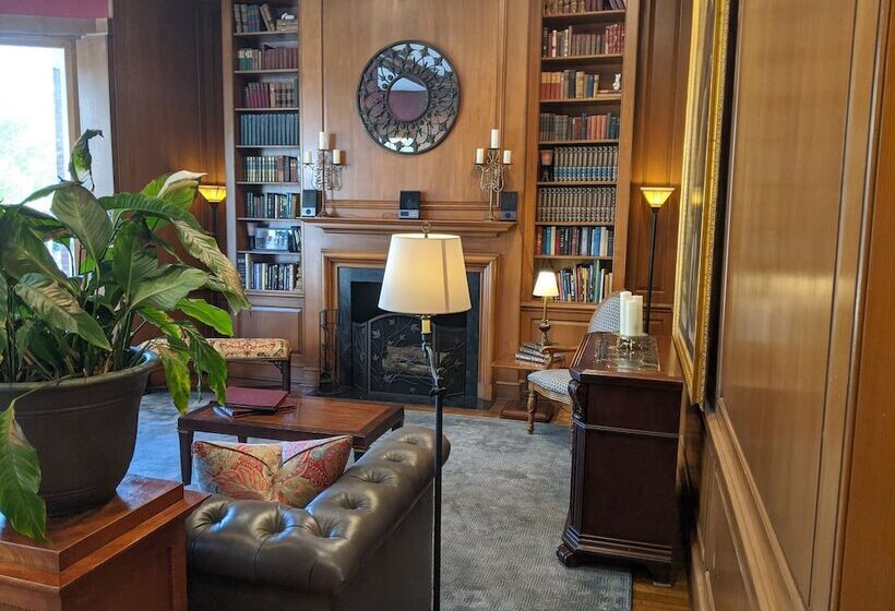 Отель The Biltmore Greensboro