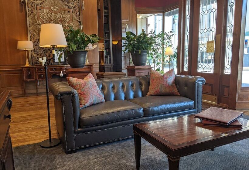 Отель The Biltmore Greensboro