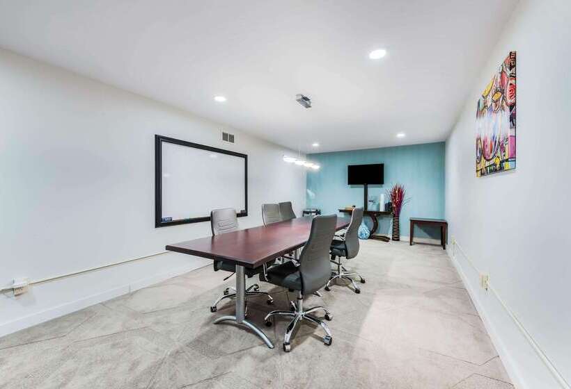 The Blu Hotel Blue Ash Cincinnati, Ascend Hotel Collection