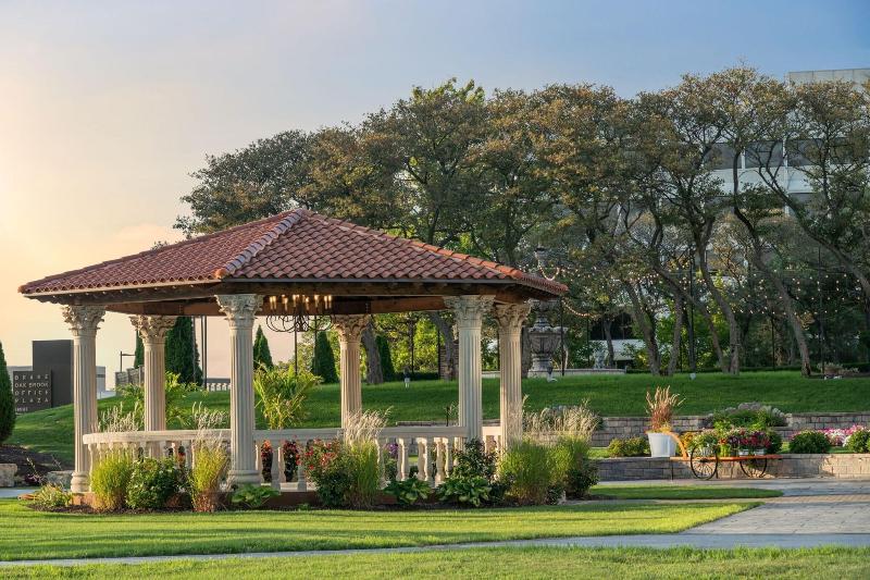 هتل The Drake Oak Brook, Autograph Collection