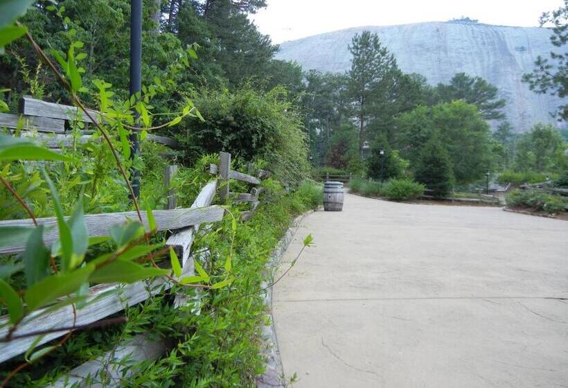 فندق The Inn at Stone Mountain Park