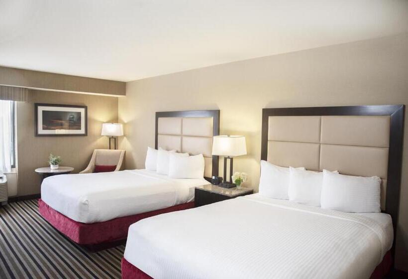 בית מלון כפרי The Madison Concourse