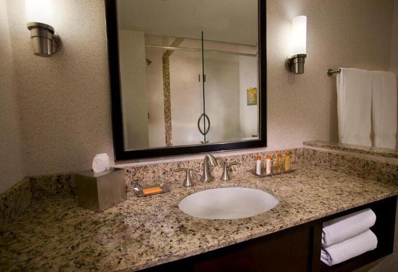 בית מלון כפרי The Madison Concourse