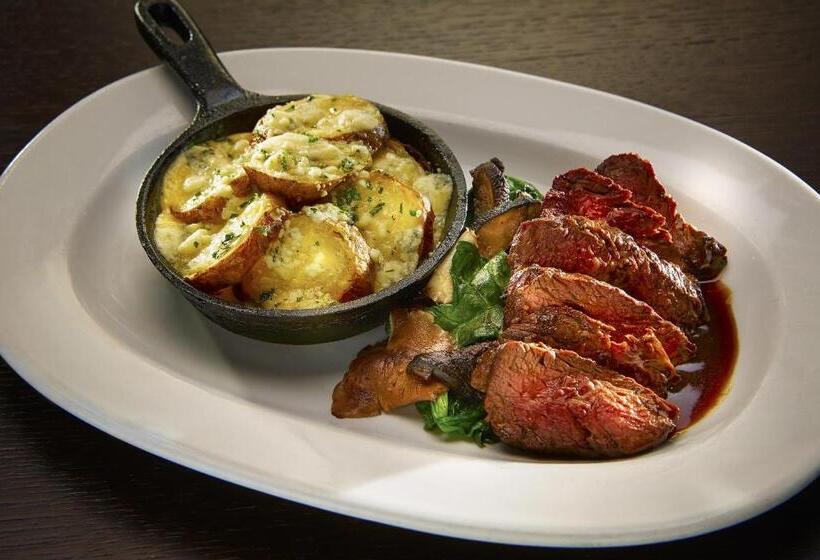 בית מלון כפרי The Madison Concourse