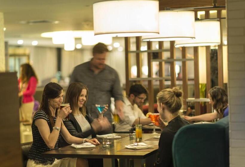 בית מלון כפרי The Madison Concourse