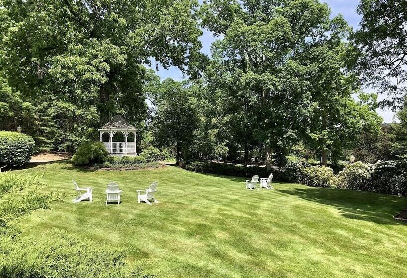 ホテル The Simsbury Inn