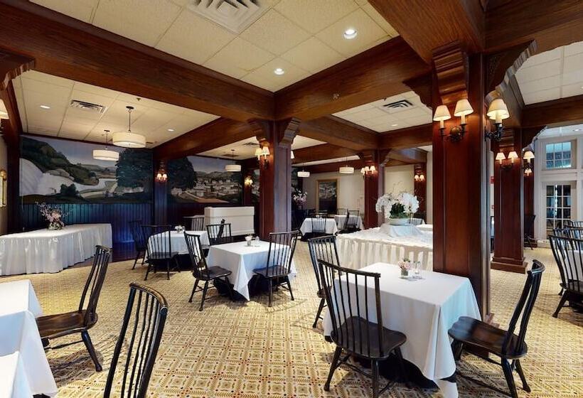 ホテル The Simsbury Inn