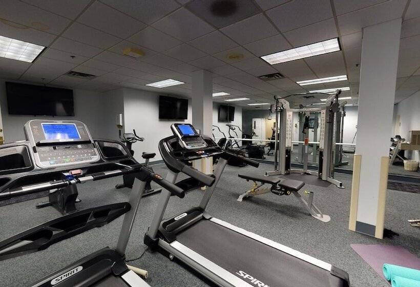 ホテル The Simsbury Inn