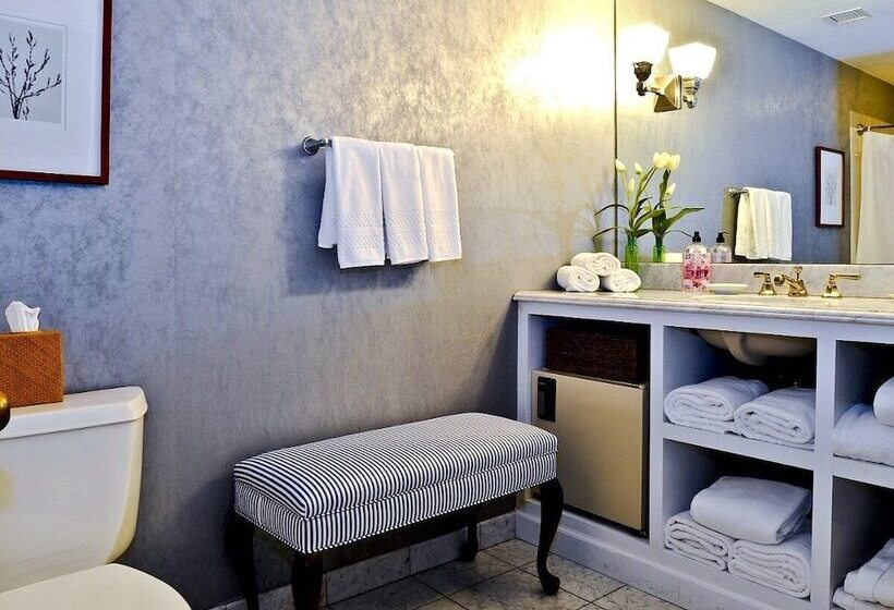 ホテル The Simsbury Inn