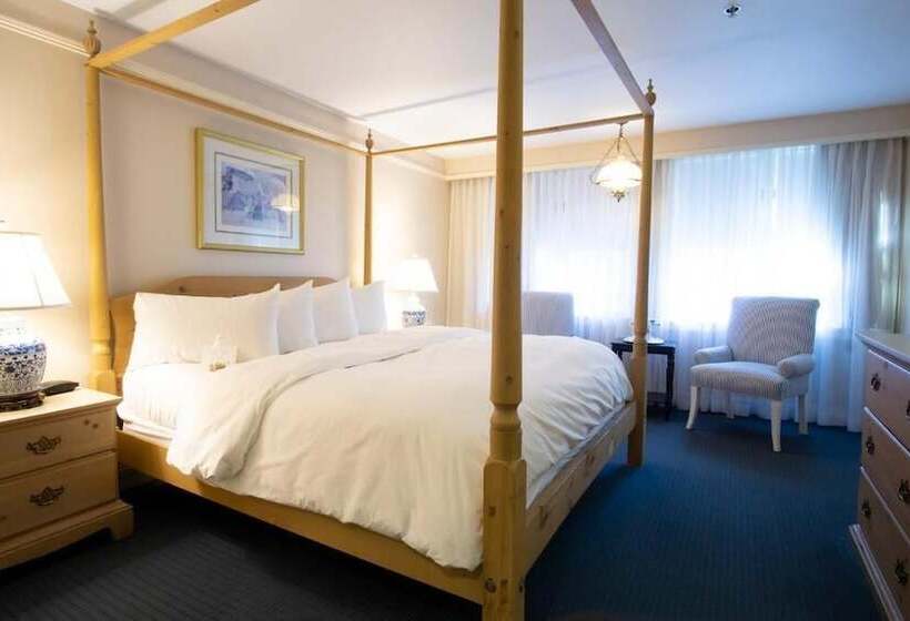 ホテル The Simsbury Inn