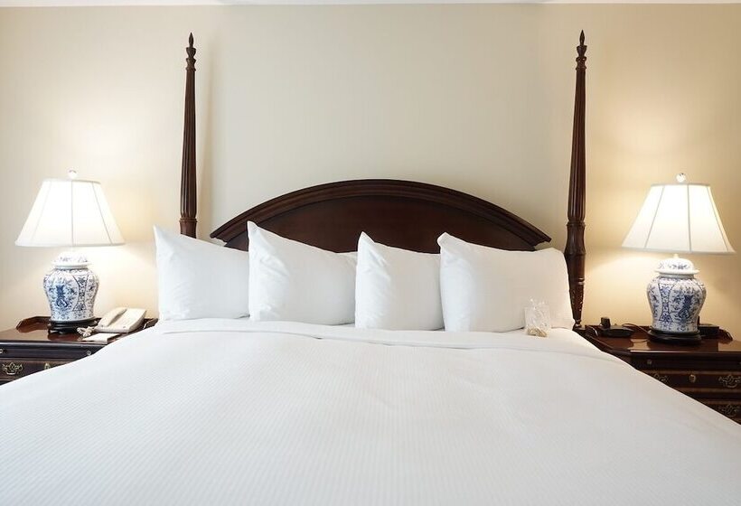 ホテル The Simsbury Inn