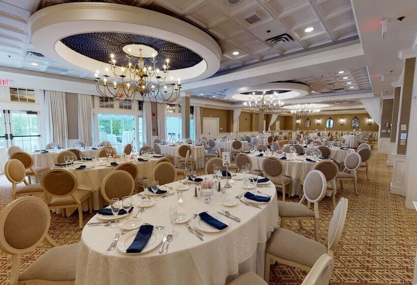 ホテル The Simsbury Inn