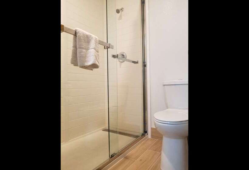 Thea Tacoma, Ascend Hotel Collection